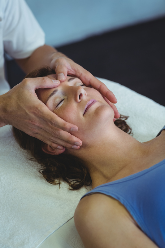 dreamstime_s_74515652 head massage